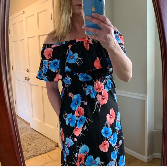 Davi&Dani black floral off the shoulder maxi dress - Picture 2 of 8